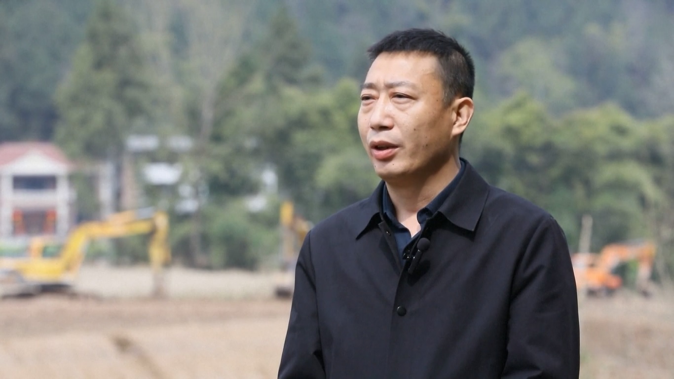 Di Desa Fenghuangba