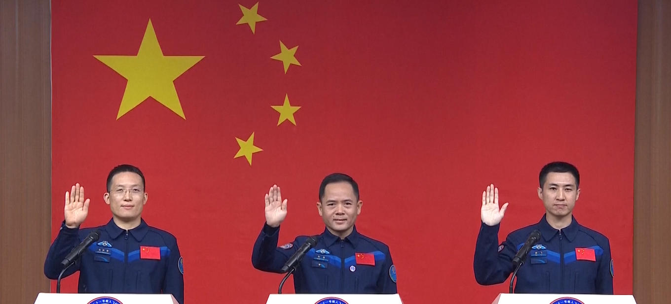 Astronaut Misi Luar Angkasa Shenzhou-21 Tiongkok Bertemu Media